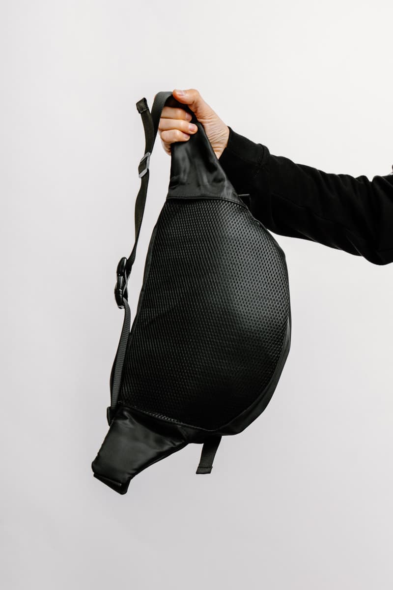 CORE CROSSBODY BAG OVERSIZED image 4