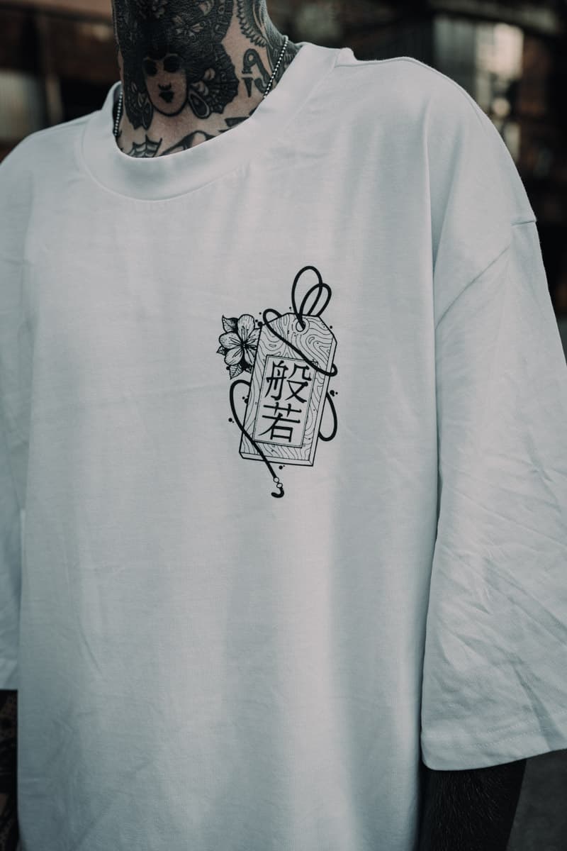 White oversized t-shirt with HANNYA OVERSIZED TEE UNISEX print - Wolfpack Clothing