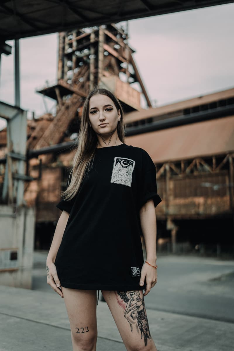 THE MOON OVERSIZED TEE UNISEX image 4