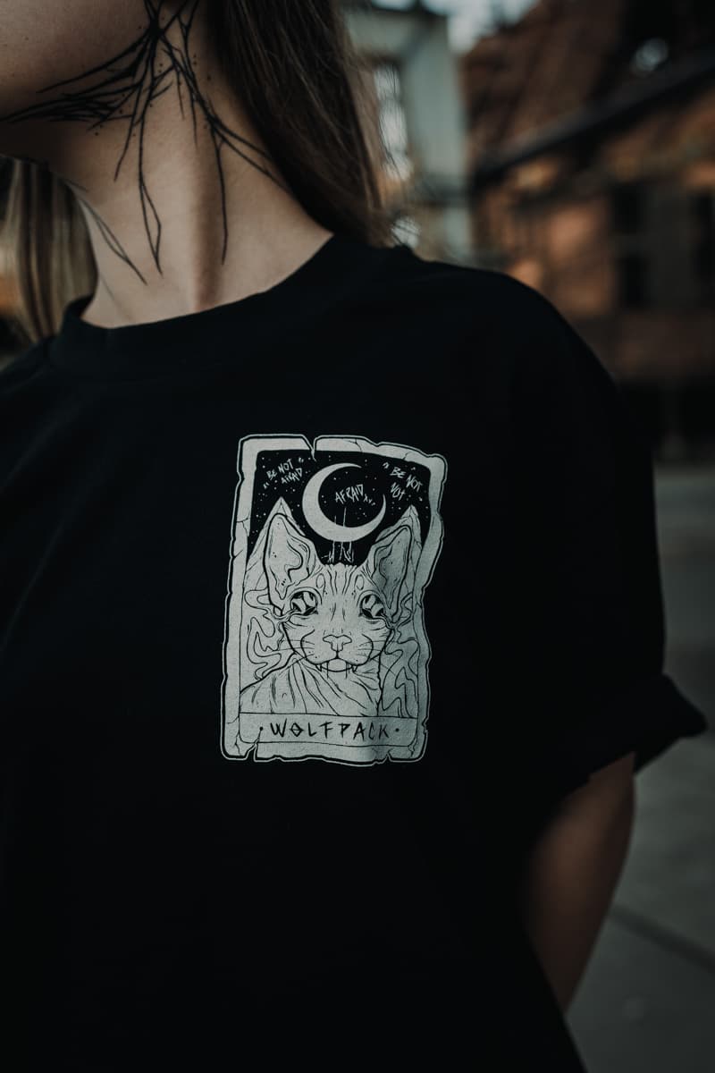 THE MOON OVERSIZED TEE UNISEX image 5