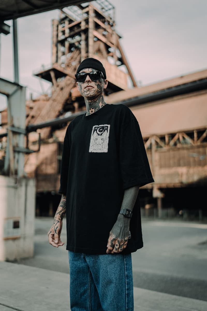 THE MOON OVERSIZED TEE UNISEX image 8