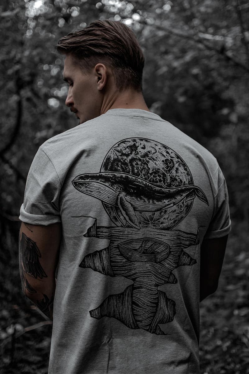Grey t-shirt with AN ENDLESS OCEAN TEE UNISEX print - Wolfpack Clothing