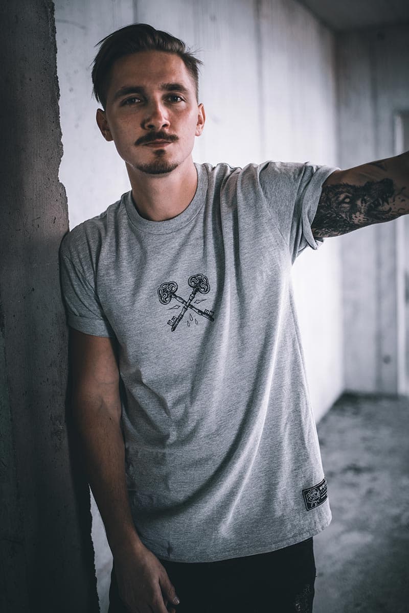 Grey t-shirt with NIGHT OWL TEE UNISEX print - Wolfpack Clothing