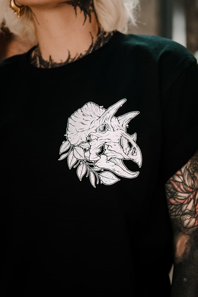 TRICERATOPS TEE UNISEX image 4