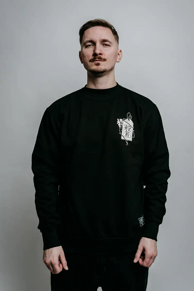 HANNYA CREWNECK UNISEX image 3 HANNYA CREWNECK UNISEX image 3