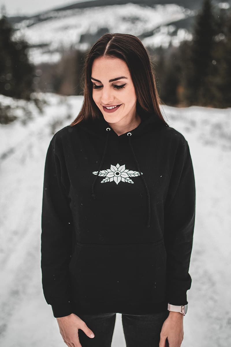 OLD SCHOOL WOLF HOODIE UNISEX image 3 OLD SCHOOL WOLF HOODIE UNISEX image 3