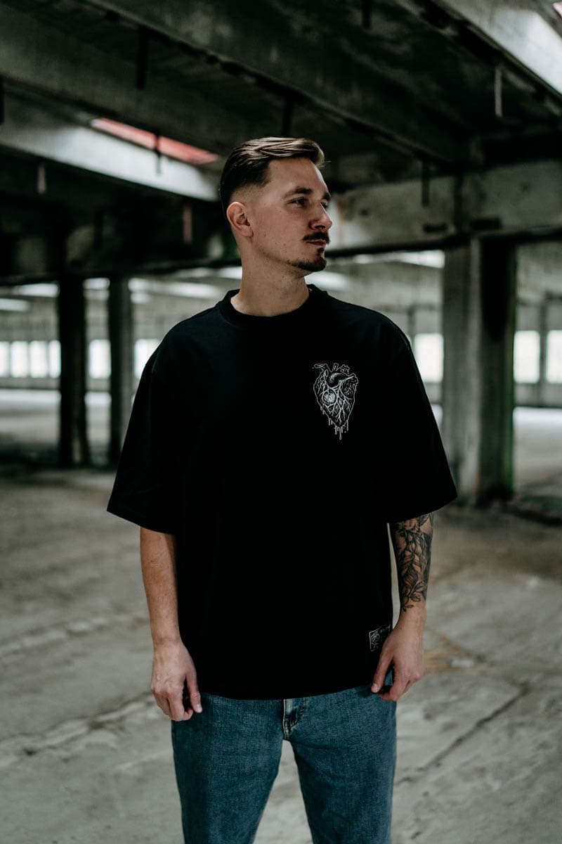 ABYSS HOUND OVERSIZED TEE UNISEX image 4 ABYSS HOUND OVERSIZED TEE UNISEX image 4