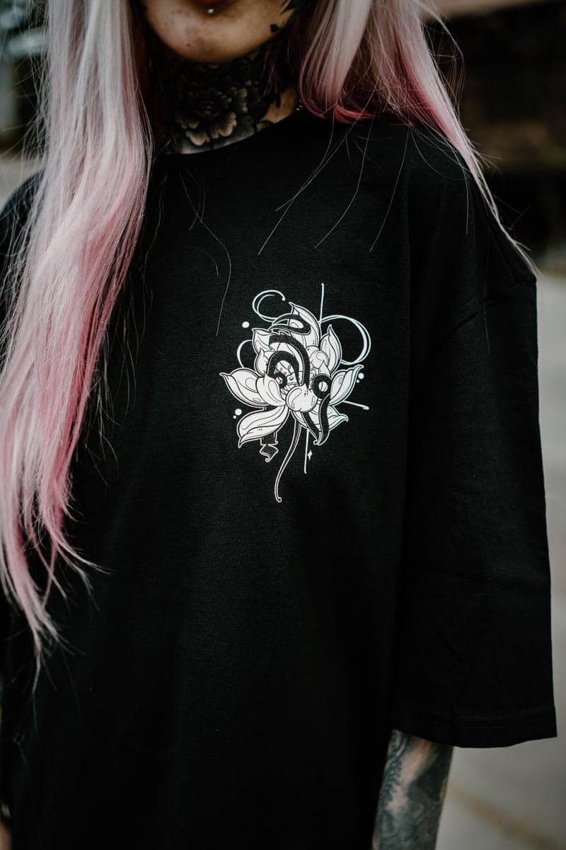 TEMPLE GUARDIAN OVERSIZED TEE UNISEX image 6 TEMPLE GUARDIAN OVERSIZED TEE UNISEX image 6