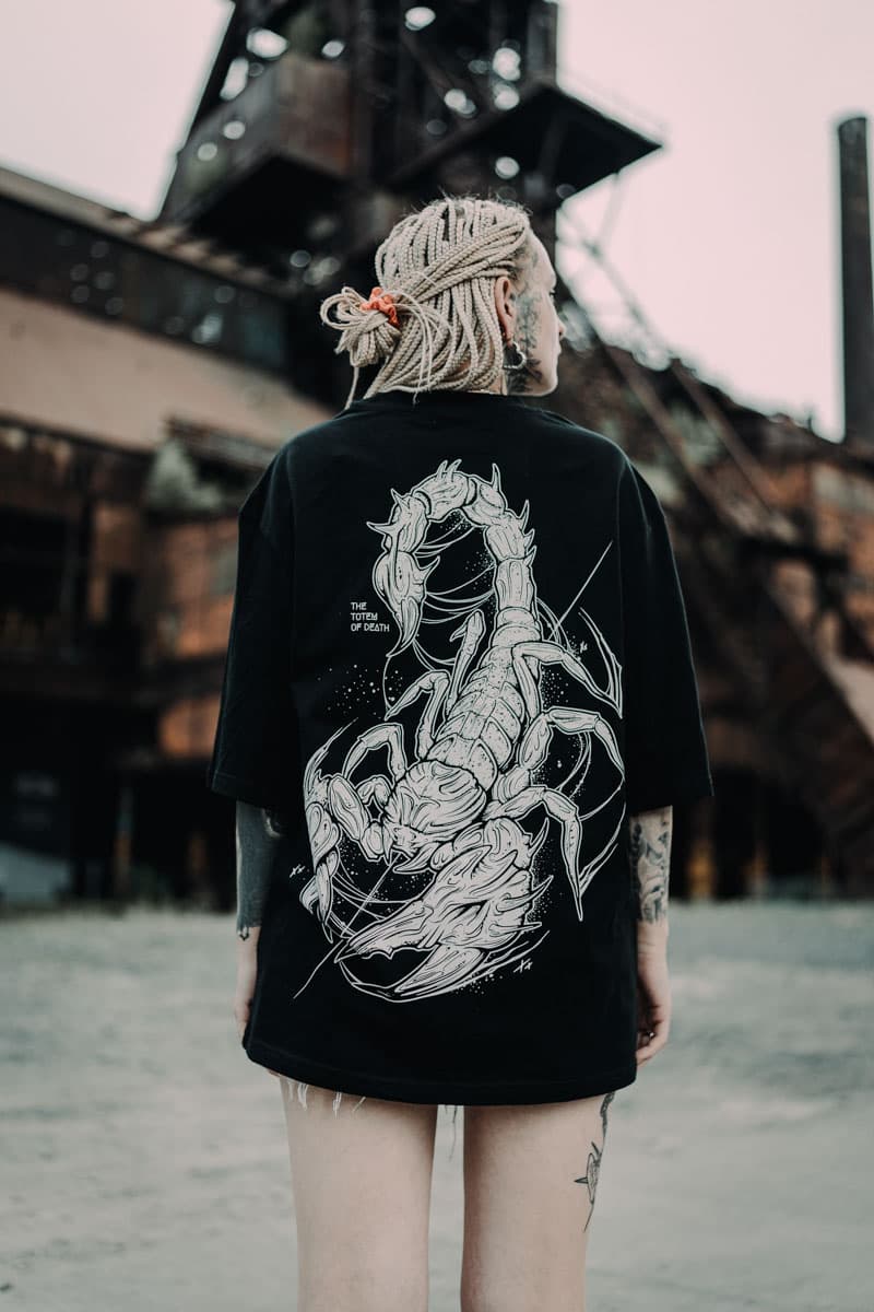 TOTEM OF DEATH OVERSIZED TEE UNISEX image 7 TOTEM OF DEATH OVERSIZED TEE UNISEX image 7