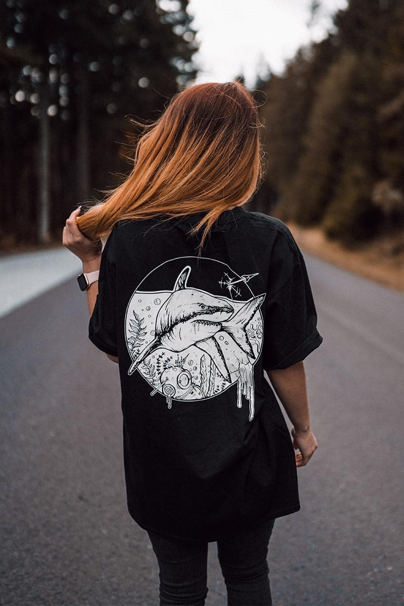 AMITY KILLER TEE UNISEX image 2 AMITY KILLER TEE UNISEX image 2