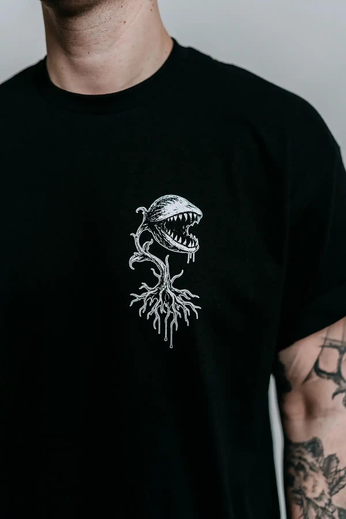 GRAVEBACK TEE UNISEX image 4 GRAVEBACK TEE UNISEX image 4