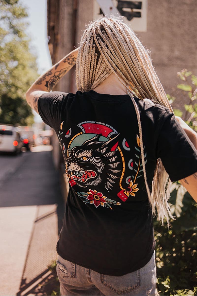 OLD SCHOOL WOLF TEE UNISEX image 2 OLD SCHOOL WOLF TEE UNISEX image 2