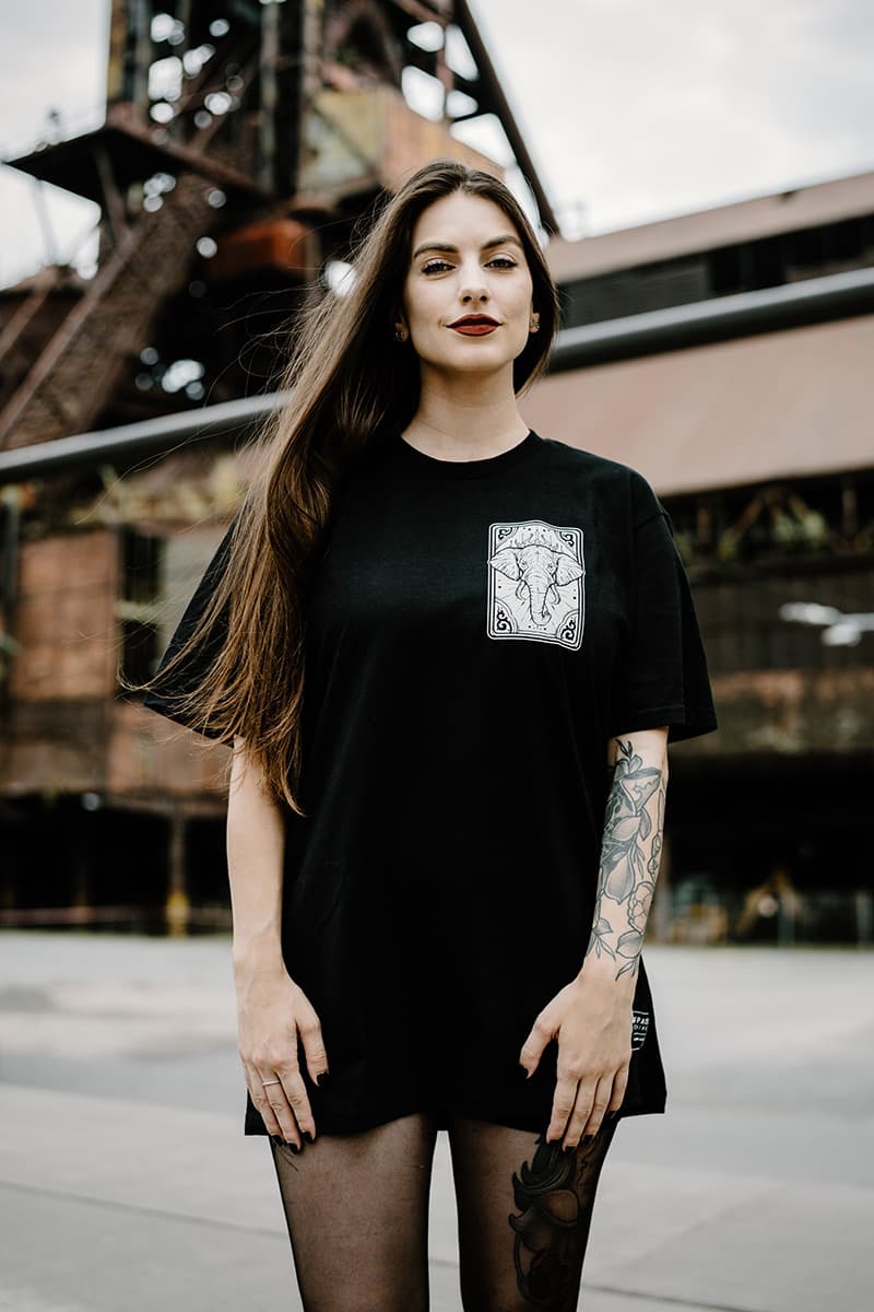 ROYAL TUSKS TEE UNISEX image 4 ROYAL TUSKS TEE UNISEX image 4