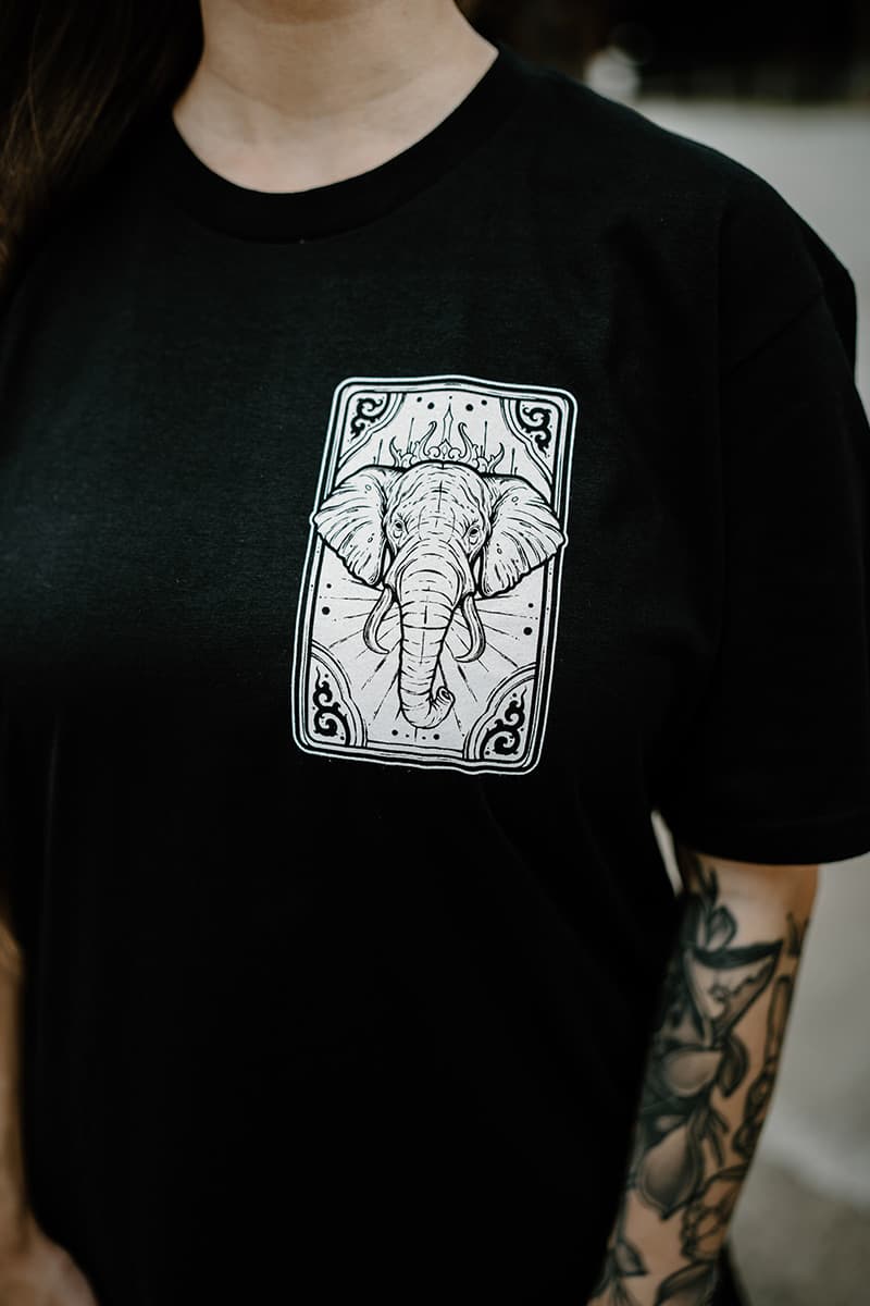 ROYAL TUSKS TEE UNISEX image 5 ROYAL TUSKS TEE UNISEX image 5