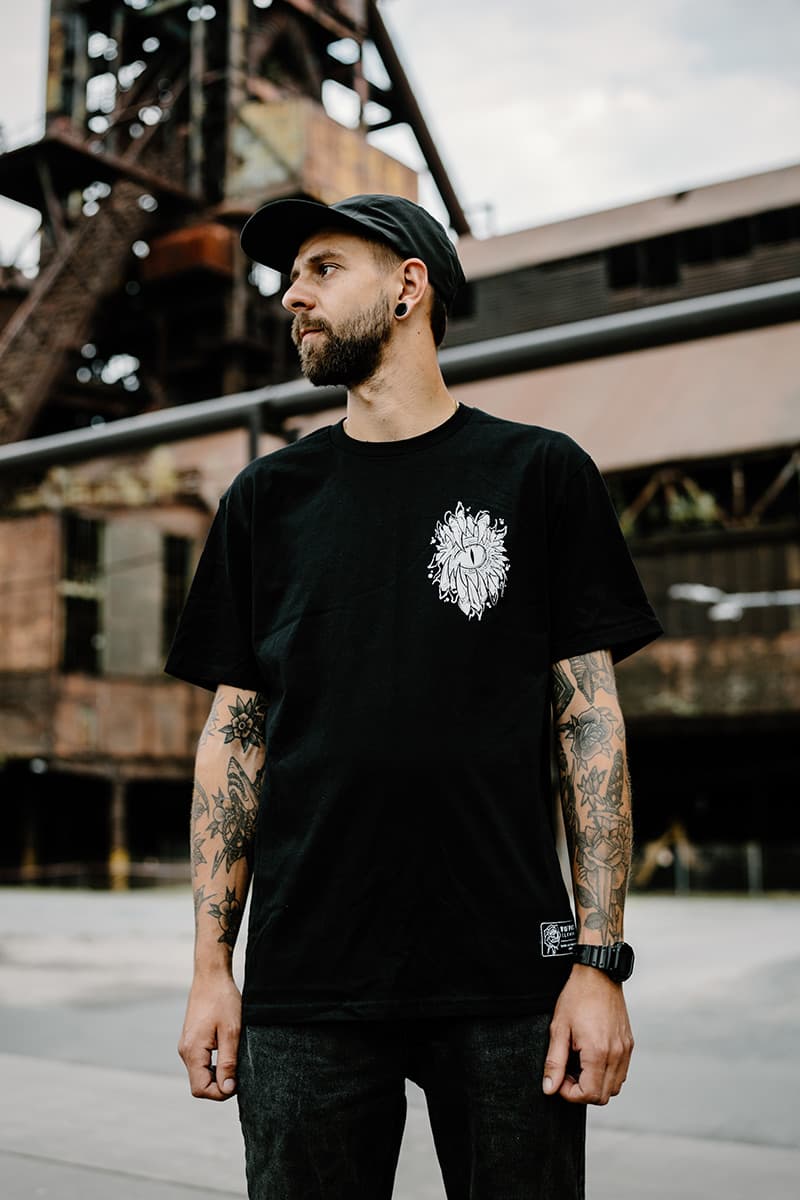 SCALES & SILENCE TEE UNISEX image 6 SCALES & SILENCE TEE UNISEX image 6