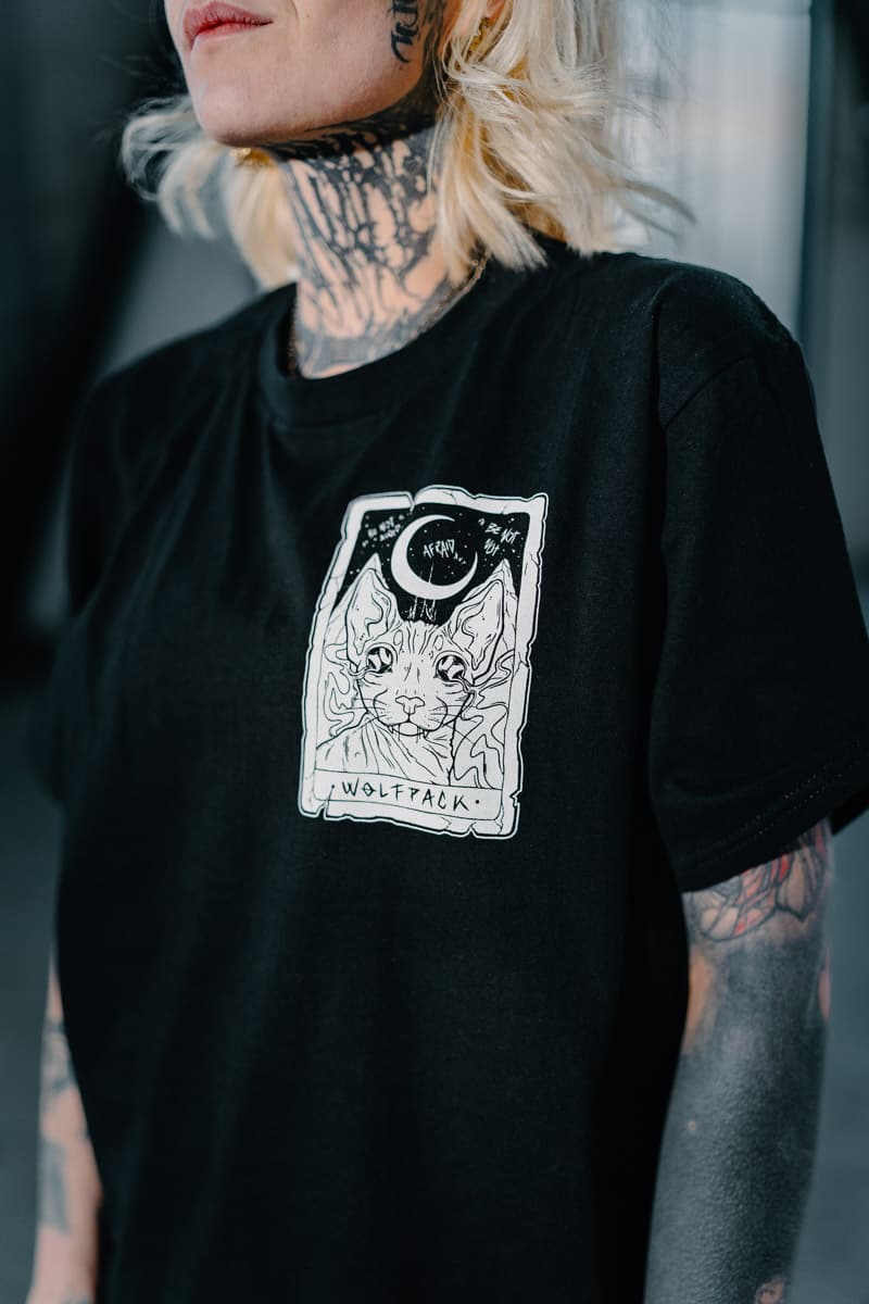 THE MOON TEE UNISEX image 4 THE MOON TEE UNISEX image 4